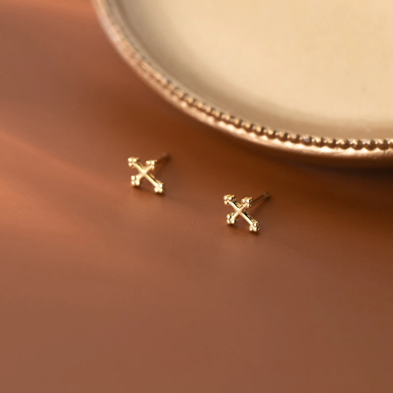 KAMIRA  클래식 작은 크로스 피어싱 스터드 귀걸이 여성을위한 청소년 파티 보헤미안 독특한 인기 파인 쥬얼리