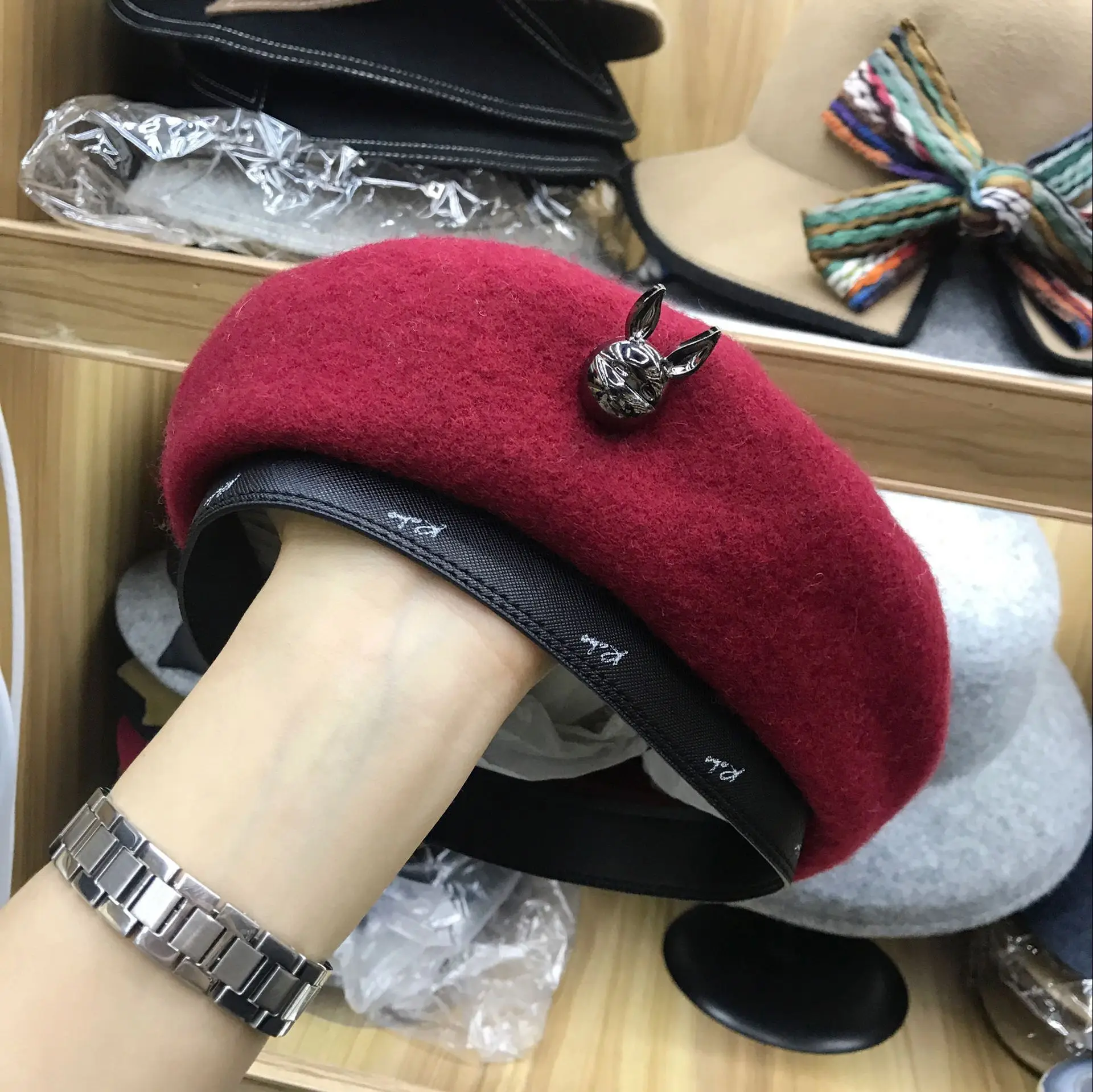 

01909-yuchun winter wool warm rabbit lady beret cap women leisure Pumpkin Painter hat