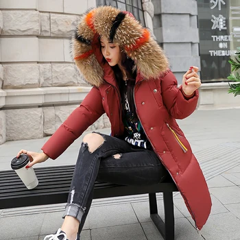 

Chaqueta de invierno de calidad 2018, abrigo largo cálido para mujer, parka Artificial, cuello de piel de mapache, abrigo de