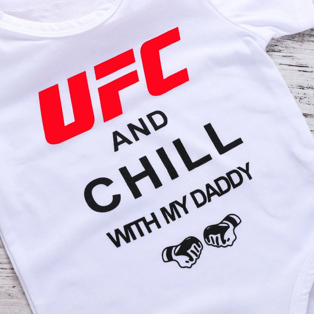 UFC and Chill with My Daddy; боди для новорожденных; хлопковый комбинезон с короткими рукавами; забавные боди для маленьких мальчиков и девочек; комбинезоны; одежда