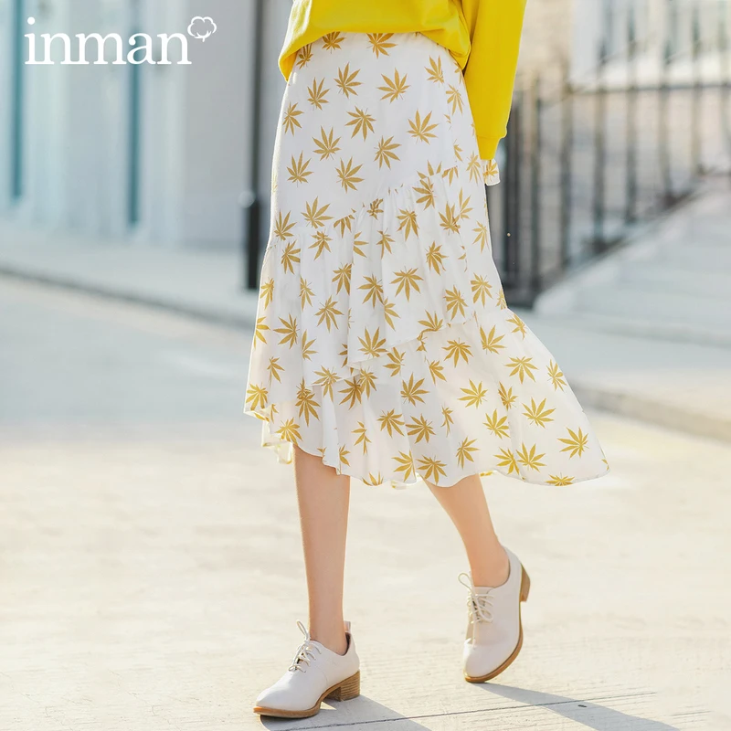 Женская юбка до середины икры необычная трапециевидная в литературном стиле с