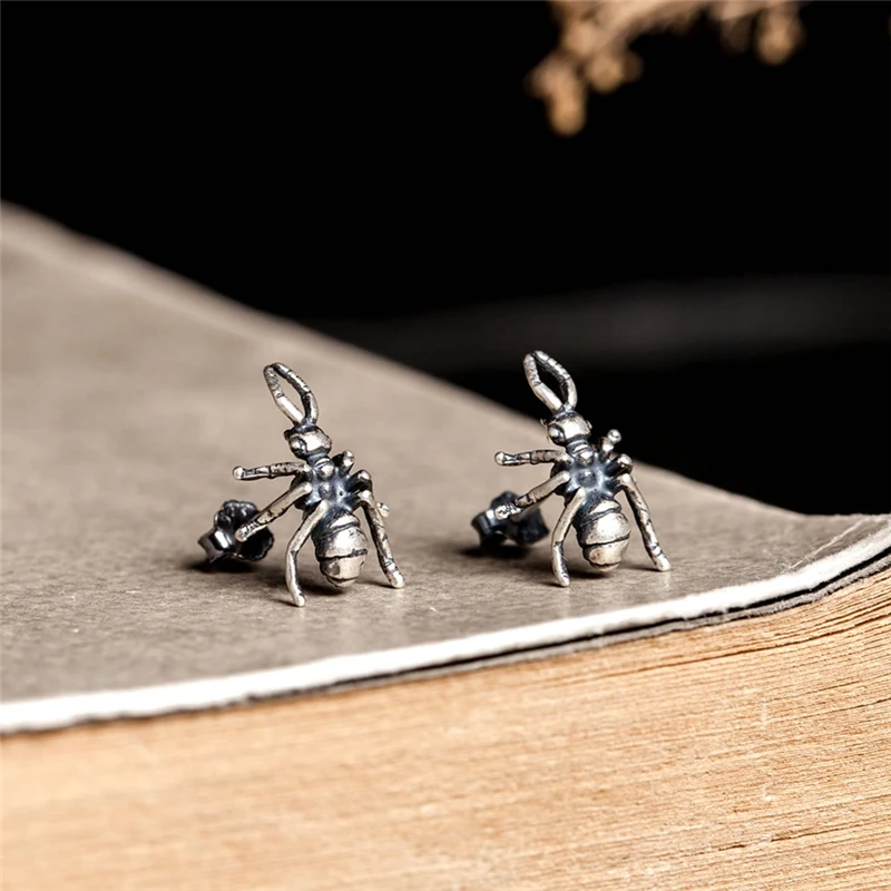 Boucles d'oreille fourmi en acier