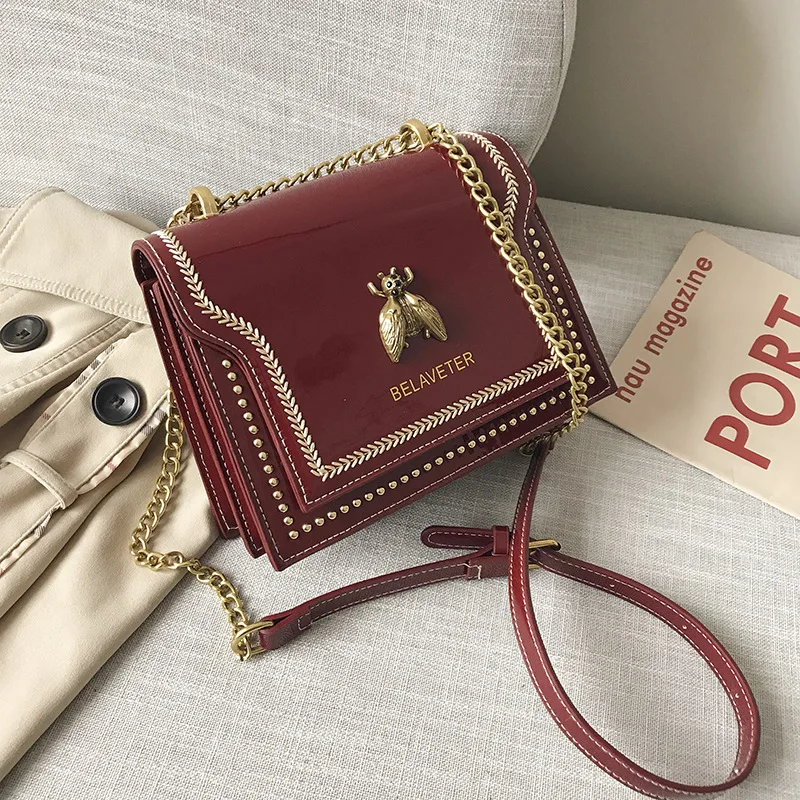 

2019 Winter New Style WOMEN'S Bag Bright Surface Car Suture Square Sling Bag Industrial Hardware Small Bee Decoration
