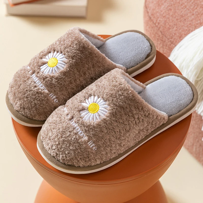 

2020 New Fur slippers home Embroider chrysanthemum woman slippers soft cartoon animals plush slippers women large size 44-45
