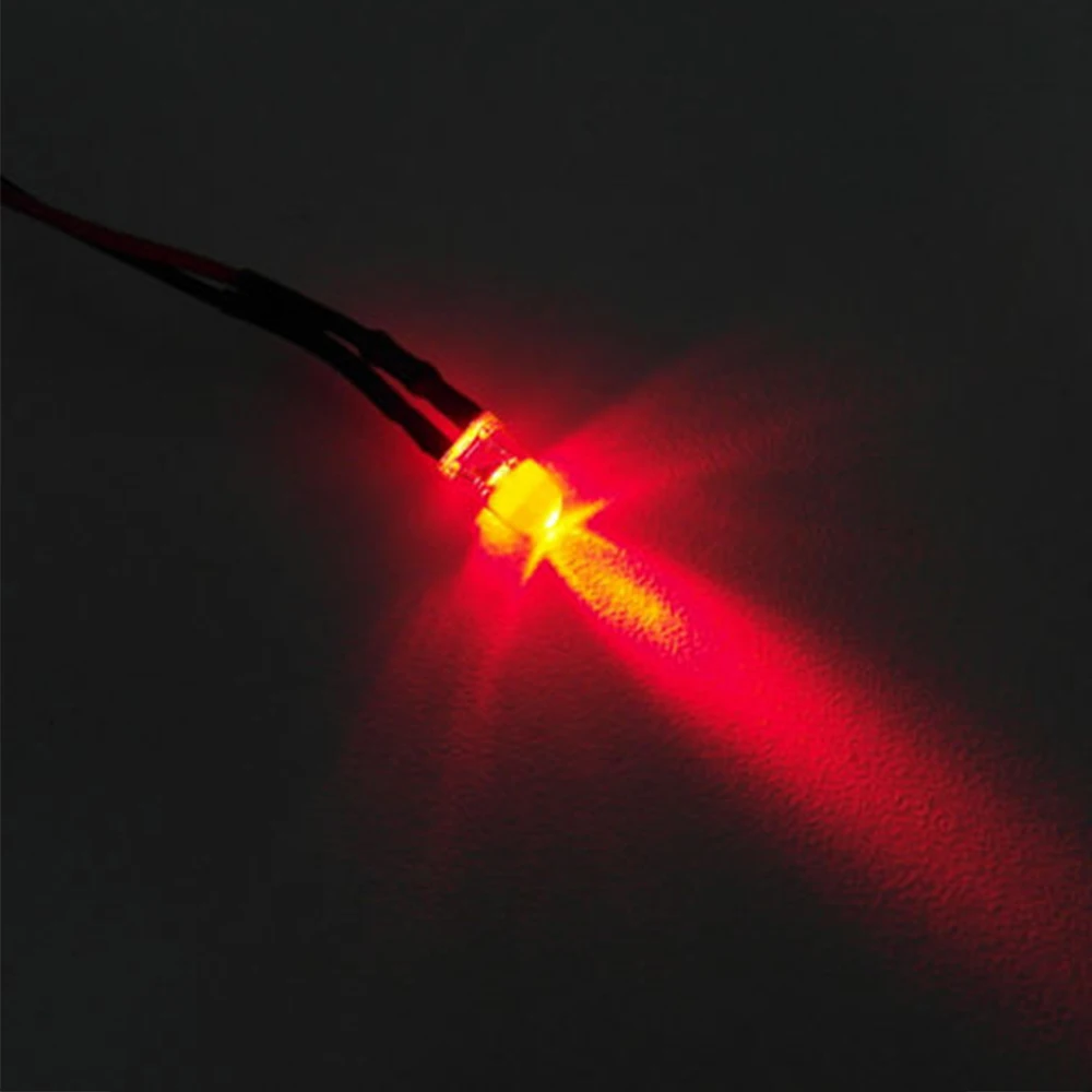 диод светится. диод светится. светодиод. светодиод красного свечения. желтый, led.