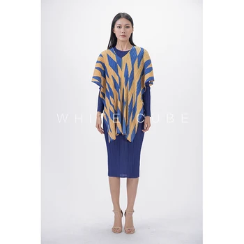 

Contrast Printing Miyake Pleated Scarf Pullover Shawl Prism Pattern