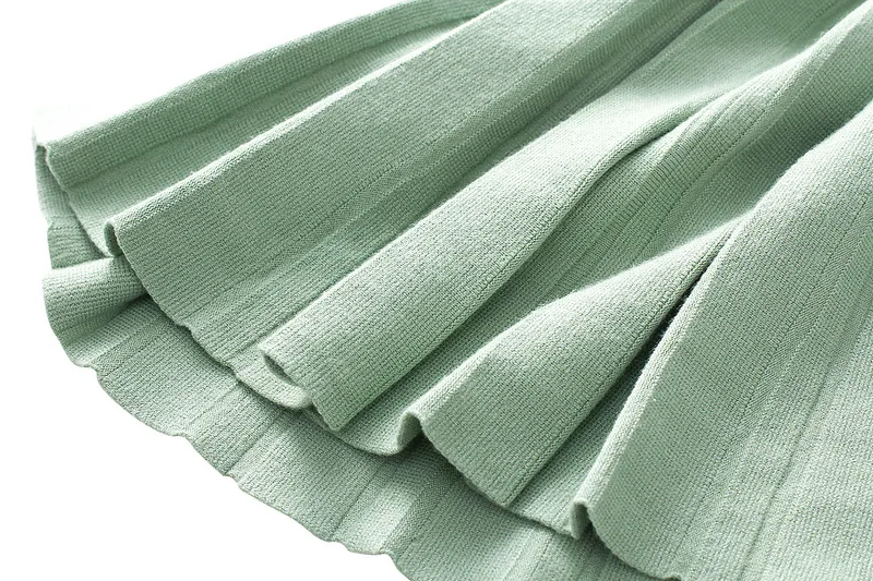 8372