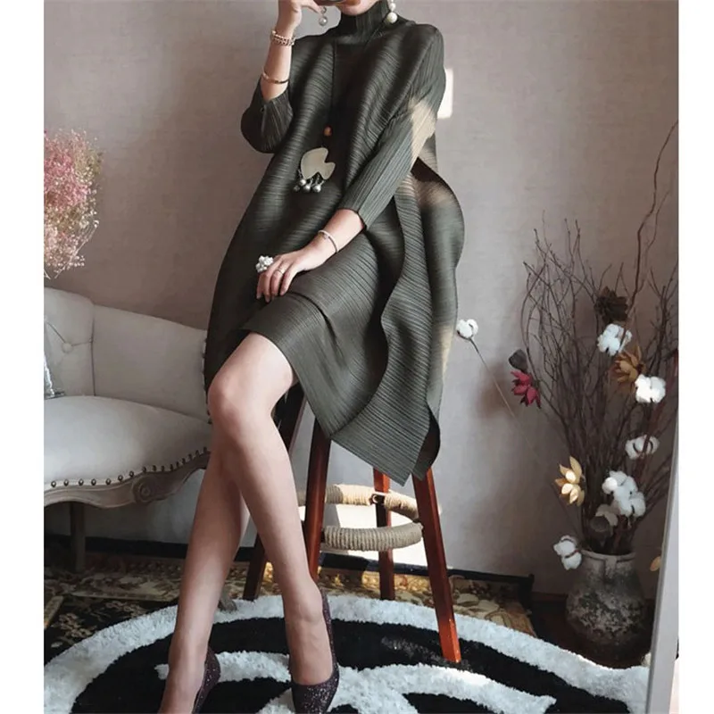

Japanese Style Pleated Dress Women Turtleneck High-end Large Size Loose Knee Length Dress Solid Color 3/4 Sleeves Midi Dresses