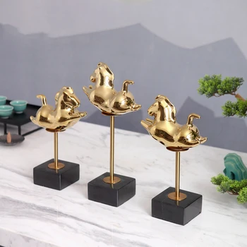 

Chinese Gold Running Ceramic Horse Statue Craft Room Decor Objects Office Animal Marble Desktop Display Home Decor Accessories