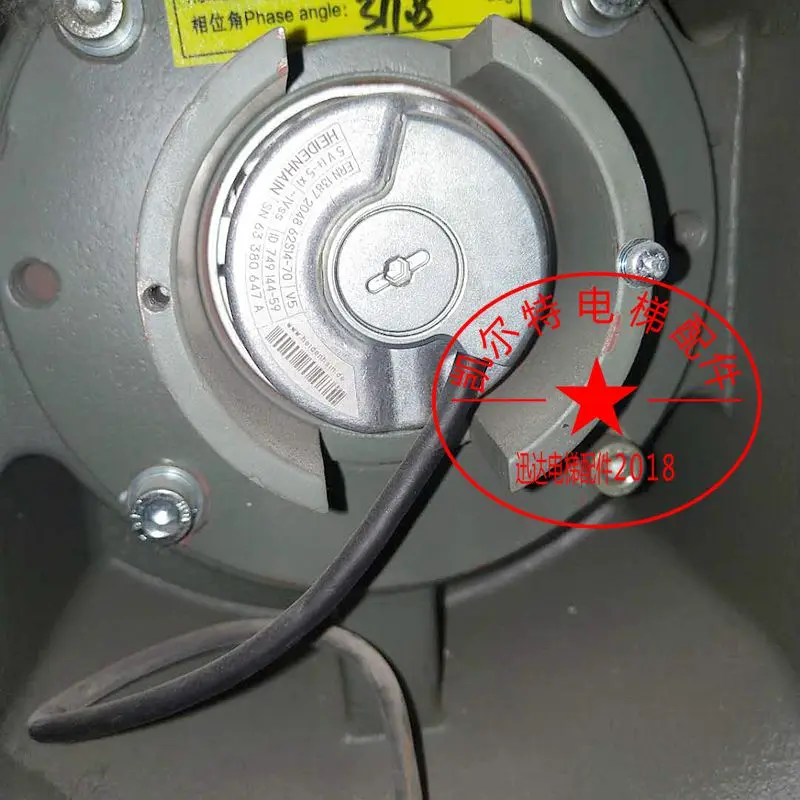 1 шт 5200 хост кодировщика HEIDENHAIN 1387204862S14-70 для Schindler лифт аксессуары AQ1H1019 |