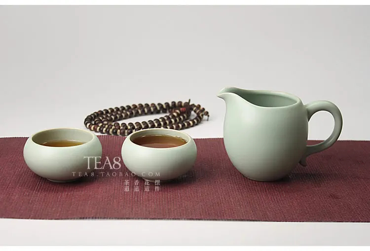 servindo caneca justa kung fu chá chahai gong dao bei chá chaleira