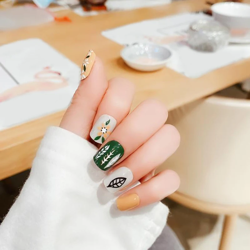 24pcs Fake Nails Elegant Fresh Green Leaves Square Short Full Cover Summer Style Nail Tips