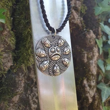 

Simple Retro OgmaMedallion Round Metal Pendant Necklace Men and Women Same Jewelry Party Accessories Best Gift