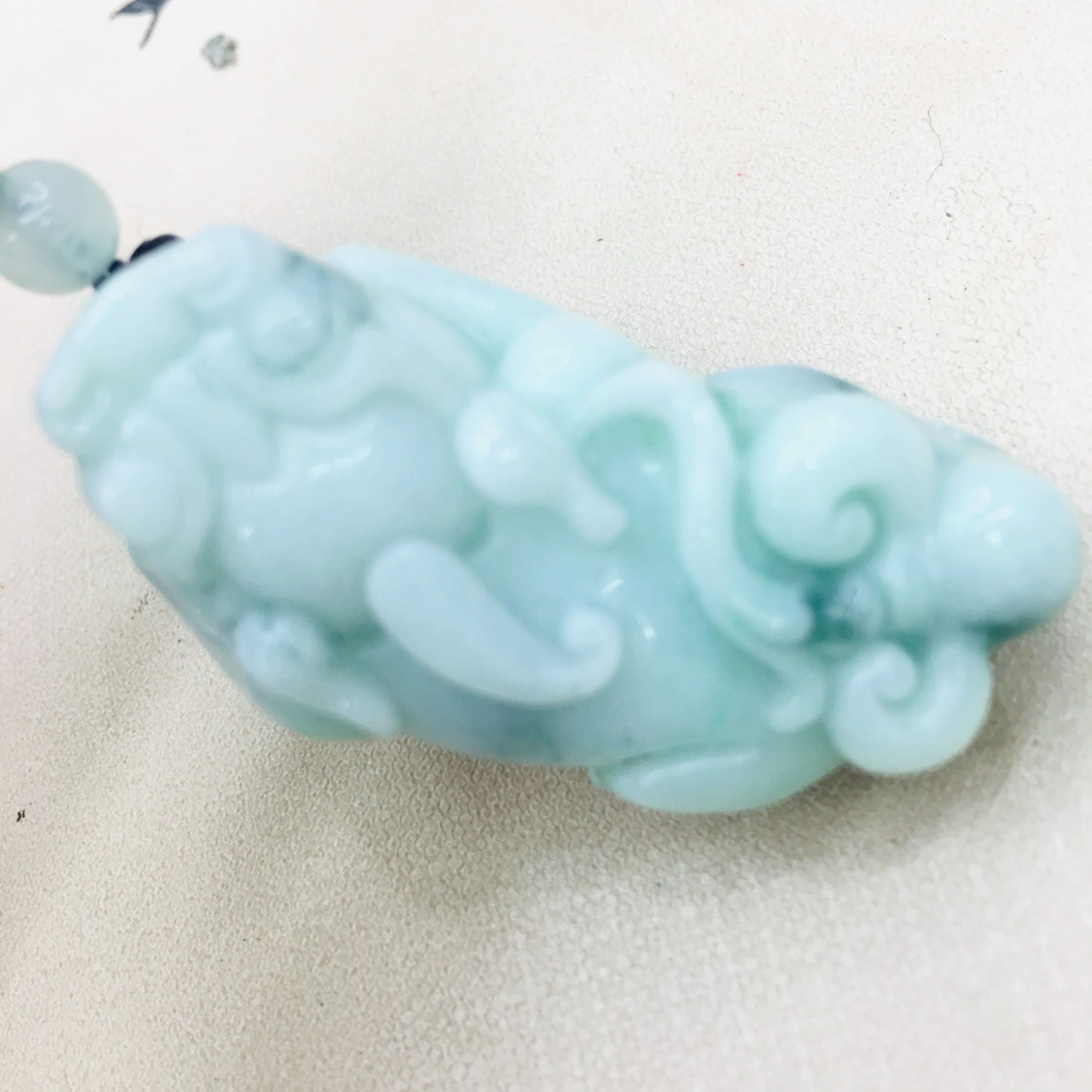 

Pure natural Emerald jade carving light green large unicorn pendant three-color jade jade necklace sweater chain