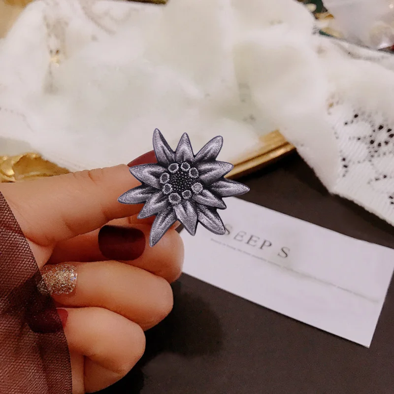 Edelweiss Flower Pin