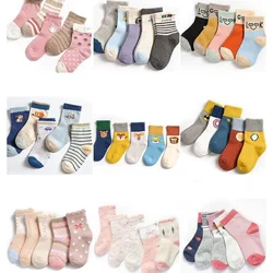 Chaussettes Doux à Imprimé de Dessin Animé en Coton pour Enfant et Bébé, Accessoire Très Mignon, à Chaud et Tendance pour Fille et Garçon, Collection Automne et Hiver, Sport, Idée de Cadeau, 5 paire par lot 
