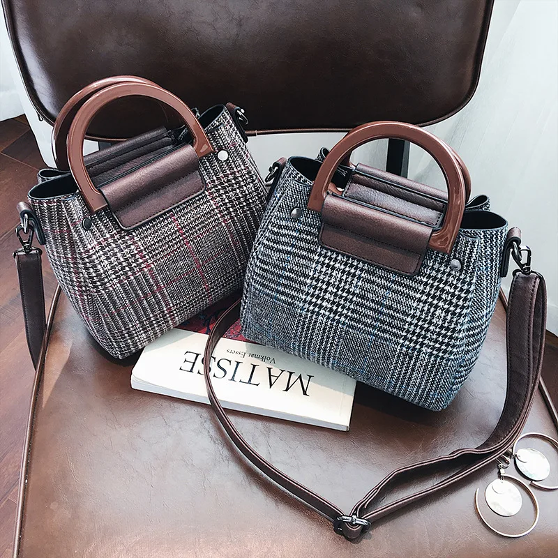 

2019 new fashion trend hit color check small square bag shoulder diagonal simple wild temperament ladies bag cosmetic bag wallet
