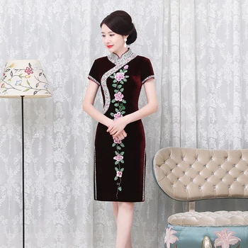 

Sexy Embroidery Beads Cheongsam For Women Half Sleeve Vintage Button Qipao Chinese Dress Bling Handmade Novelty Velour Vestidos