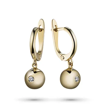

Earrings in yellow gold with a diamond