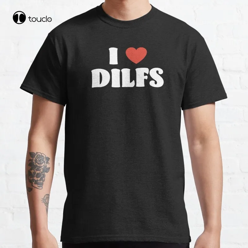 

Классическая хлопковая футболка с надписью «I Love Dilfs»