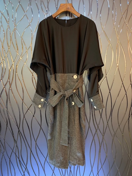 

Bat sleeve dress 828 with irregular collar and tie-in knot in early autumn of 2019