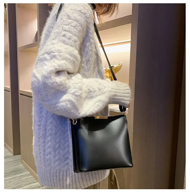 

New high quality shoulder bag