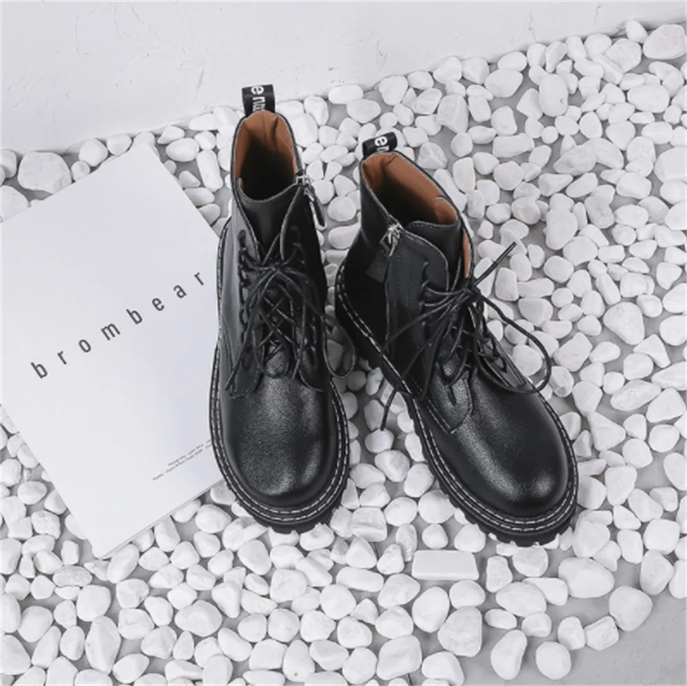 

Women's Martin boots real leather fabric comfortable pigskin lining cross straps 2019 autumn winter fashion motorcycle boots wom