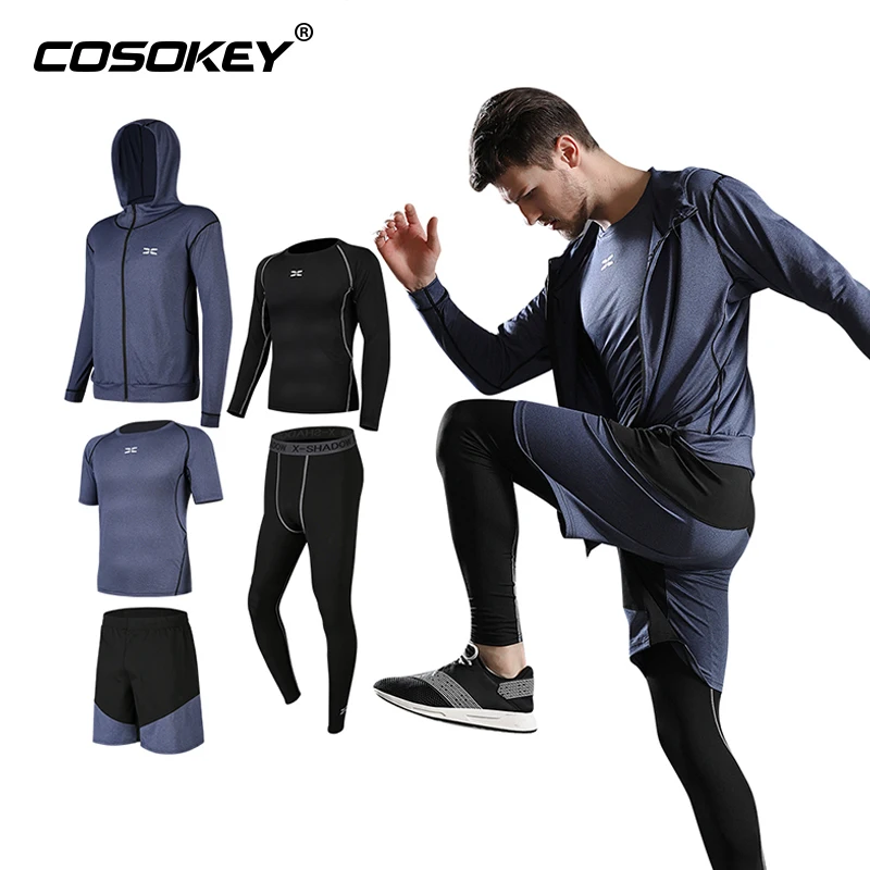 Набор спортивный. Спортивный костюм для бега мужской. 5 в 1 рашгард nike. Компрессионный комплект для спорта мужские 5в1 nike. Мужчина в спортивном костюме.