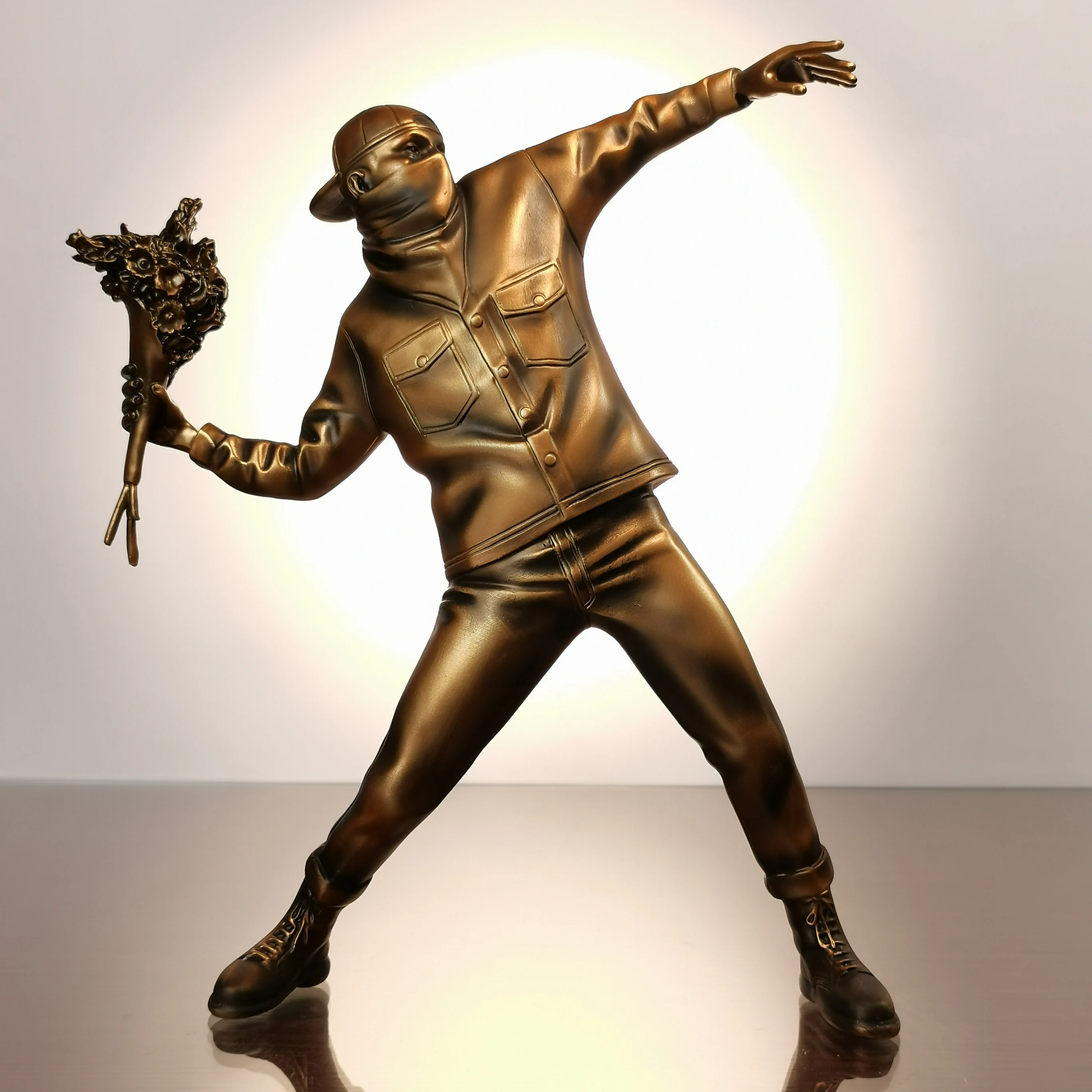 FLOWER BOMBER BRONZE STATUE #2　当選品 Banksy Flower Bomber Bronze Statue, Modern Art, Luxurious