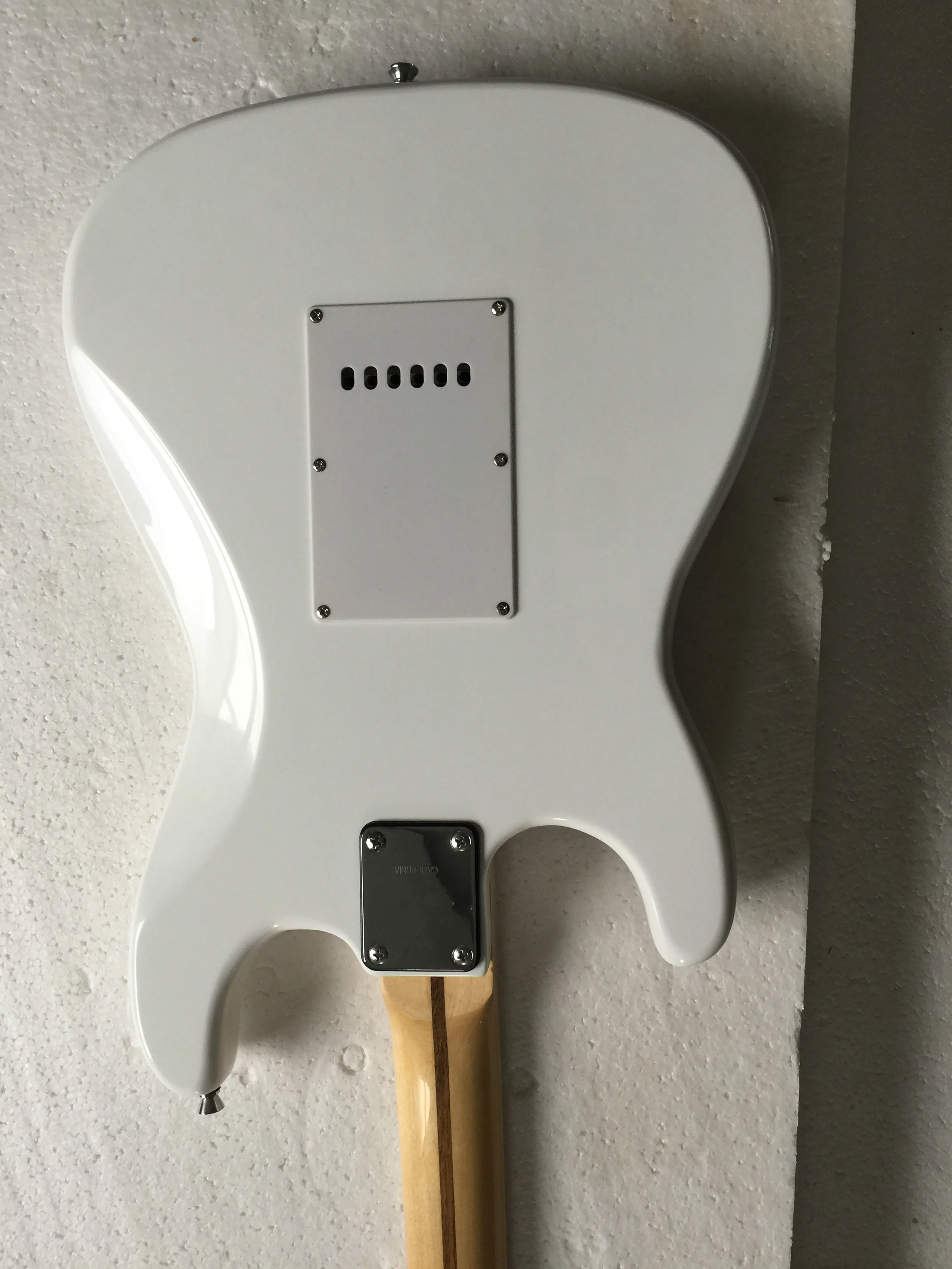 High quality FDST-1067 white color solid body with red pickguard maple fretboard electric guitar, Free shipping
