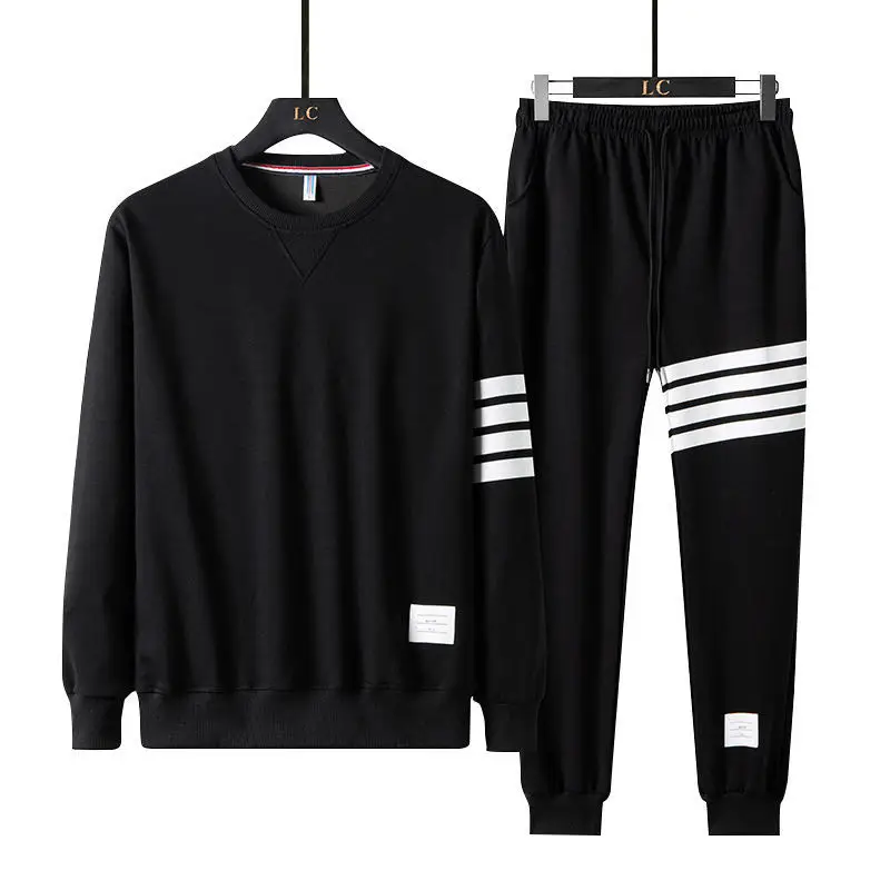 

Мужской спортивный костюм из свитшота с длинным рукавом и брюк