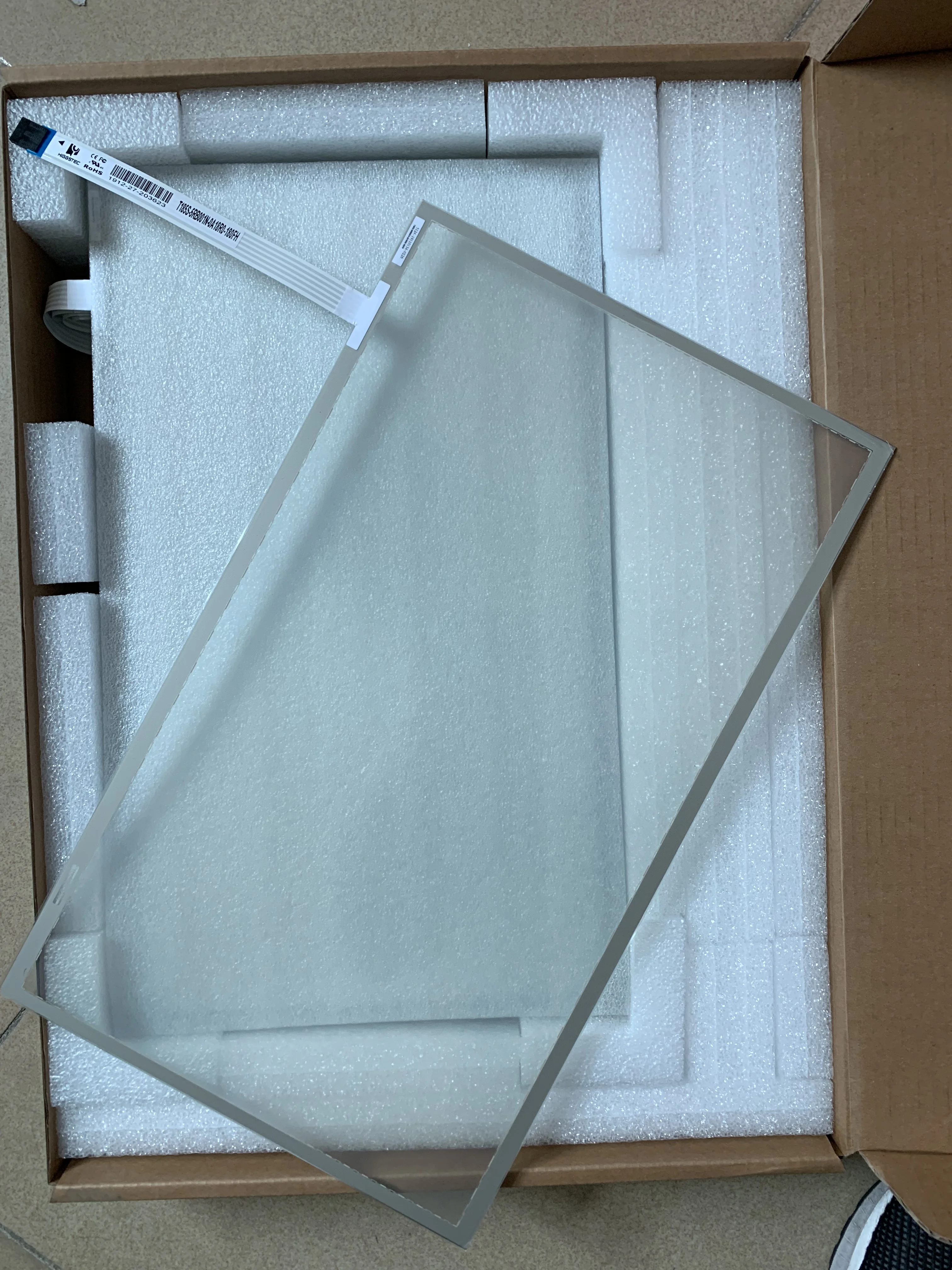 

T185S-5RB001N-0A 18R0-180FH T185S-5RB001N-0A18R0-180FH новое и оригинальное Сенсорное стекло