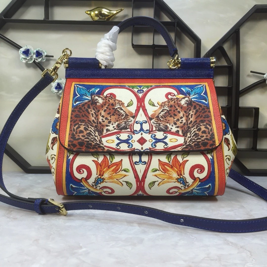 

2019 Tiger Fashion Woman Geometry Small D Style Saddle Luxury Handbags Crossbody For Women Famous Brands Messenger Bags Designer