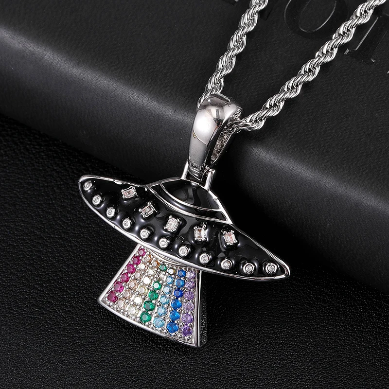UFO ペンダント Micro Iced UFO Pendant in White Gold - The GLD Shop