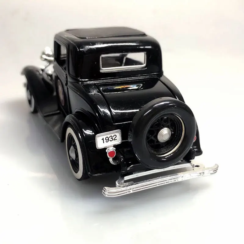 1932 Ford 3-Window Coupe (8)
