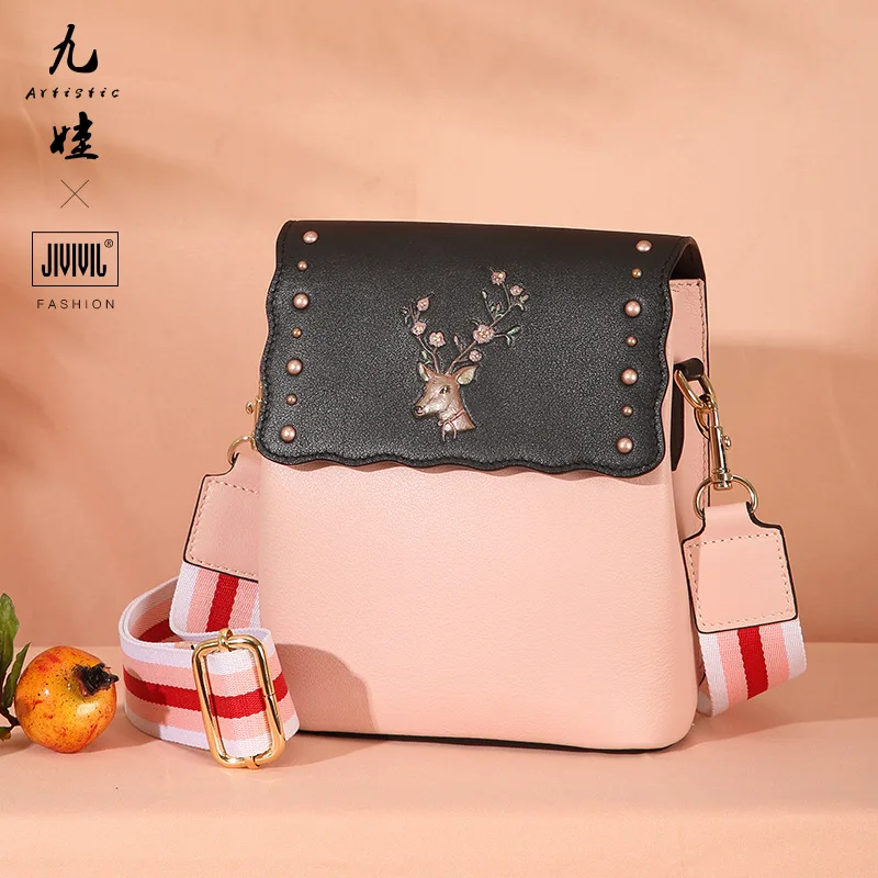 

New style 2019 women's fashion broadband satchel soft skin summer fresh simple leather head layer cowhide pail bag.