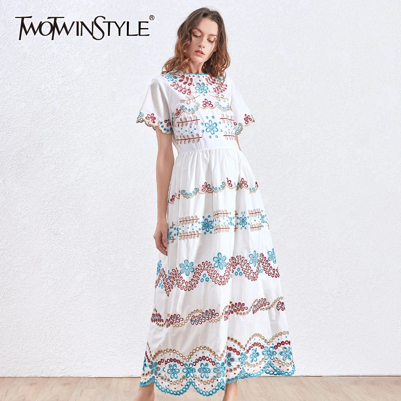 Платье миди с коротким рукавом TWOTWINSTYLE весенне летнее платье цветочной вышивкой