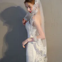 Alilove белая/короткая/простая/Однослойная Фата невесты с гребнем/кружевной окантовкой свадебная фата аксессуары кончик пальца высокое качество