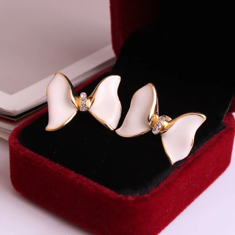 

NEW fashion Simple Lady earring white Bow Studs Female temperament S925 Silver Needle Hypoallergenic earrings