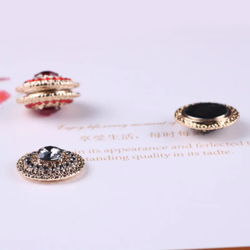 

Europe And America Retro Big Fashion Brooch Shirt Collar Button Decoration Brooch Magnetic Snap Dual Purpose Brooch Headscarf Fi
