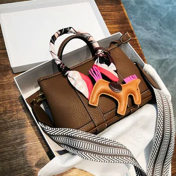 

Commuter bags female 2020 winter new simple shoulder slung handbags