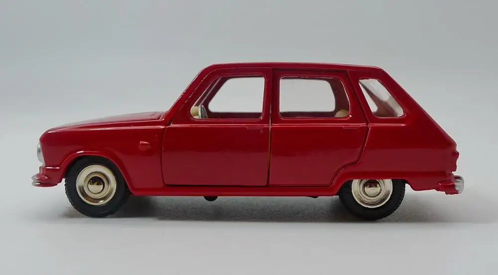Atlas Dinky игрушки 1416 RENAULT 6 1:43 литой модельный автомобиль - Цвет: red