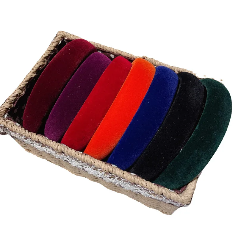 Рисунок 4 - Женская однотонная бархатная повязка на голову