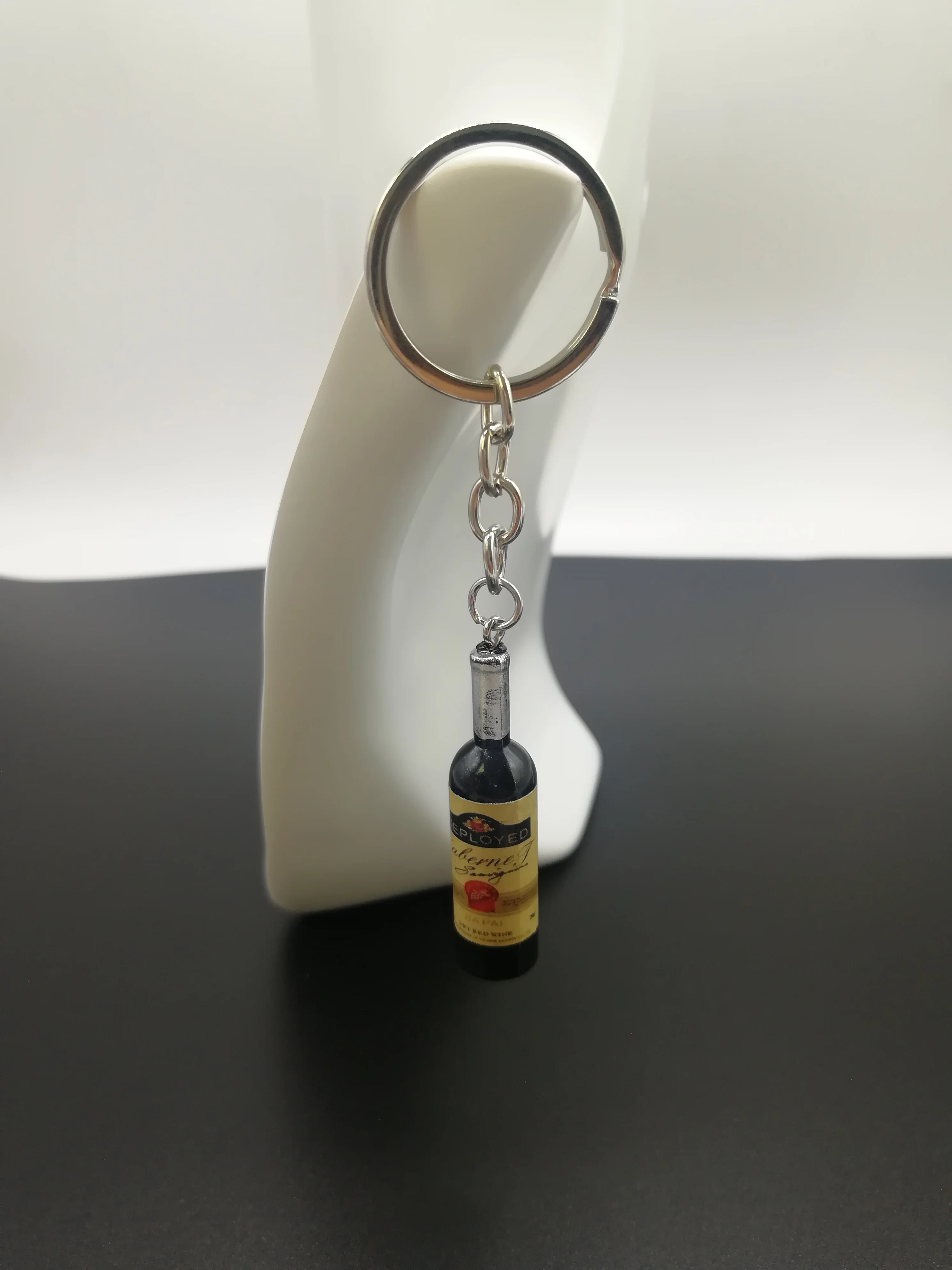 

2019 new fashion mini personality bottle red black bottle key ring key ring
