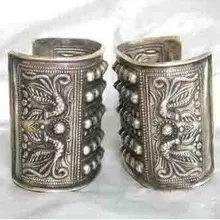 Азиатский Китай ручной работы превосходные ювелирные изделия цветок Резные Феникс Тибетский Мяо серебряный два браслета