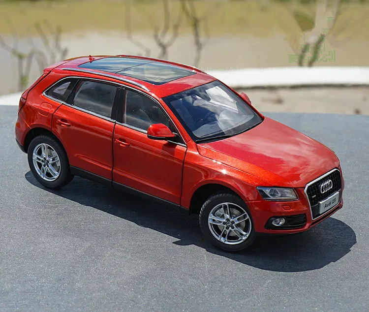 Оригинальная Авторизованная фабричная 1:18 Audi Q5 Новая модель автомобиля Q5, классическая модель автомобиля Audi Q5 Versin в подарок