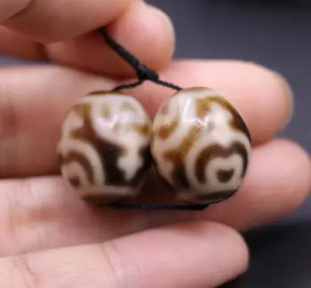 

pair Treasure Magic Power LKbrother Tibetan Old Oily Ivory Color Agate precious bottle totem dzi bead