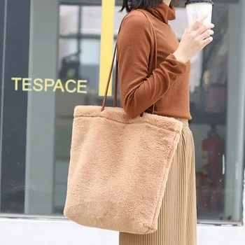 

Casual Plush Large Capacity Totes Designer Women Shoulder Bags Luxury Faux Fur Handbags Lady Shopper Bag Female Big Purses 2020
