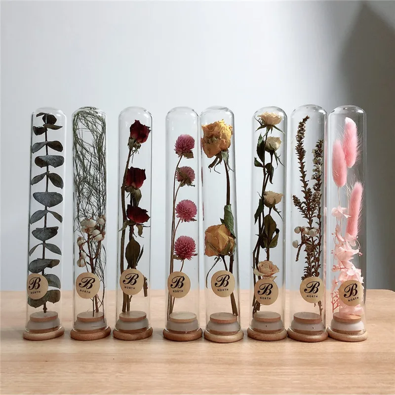 vidro com flores secas desejando garrafa deriva