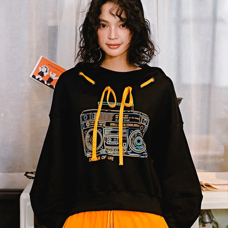 

Fall and Winter 2019 Black Sweatshirt Women's Wear Printed Black Sweatshirt and Cap Print Pullovers Sweatshirt Women Hoodie